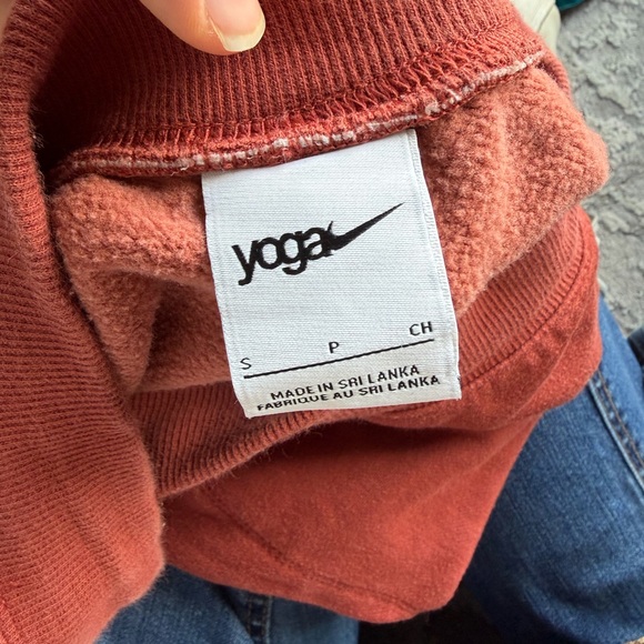 Nike Rust Red Capris - Picture 4 of 4